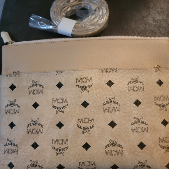MCM Over the shoulder Cross body Pouch - Picture 4 of 5